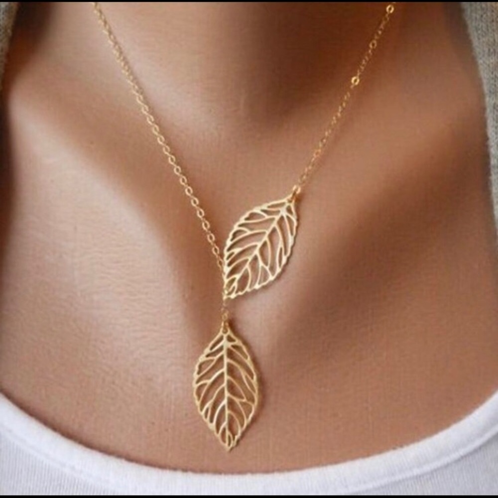 🌟🍂Gold Double Leaf Necklace🍂🌟